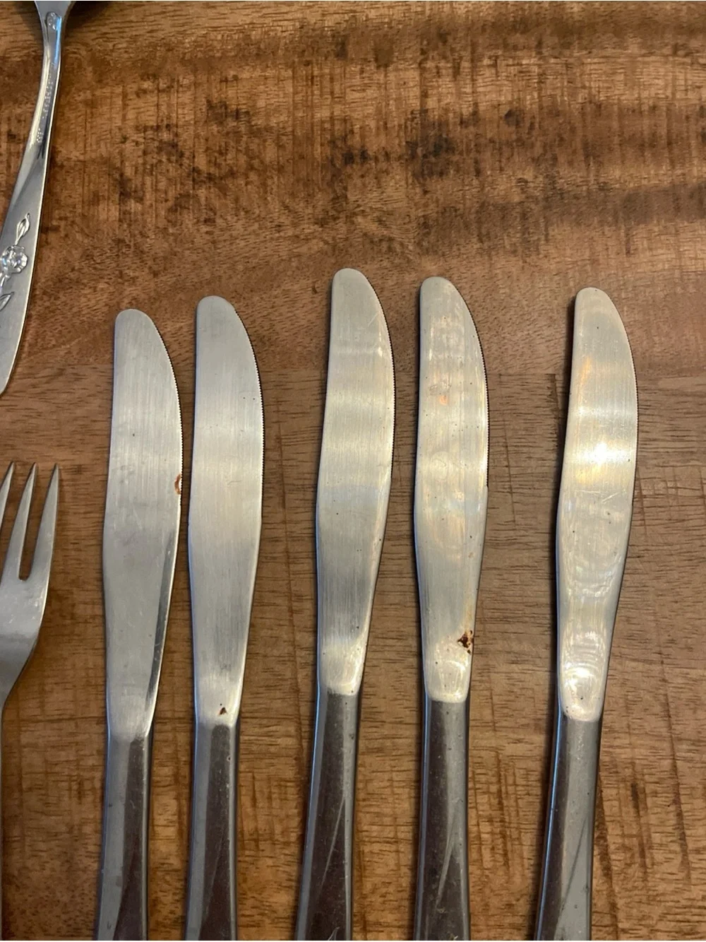 WM Rogers Sweet Briar Rose 17 Piece Flatware Set Forks Knives Spoons